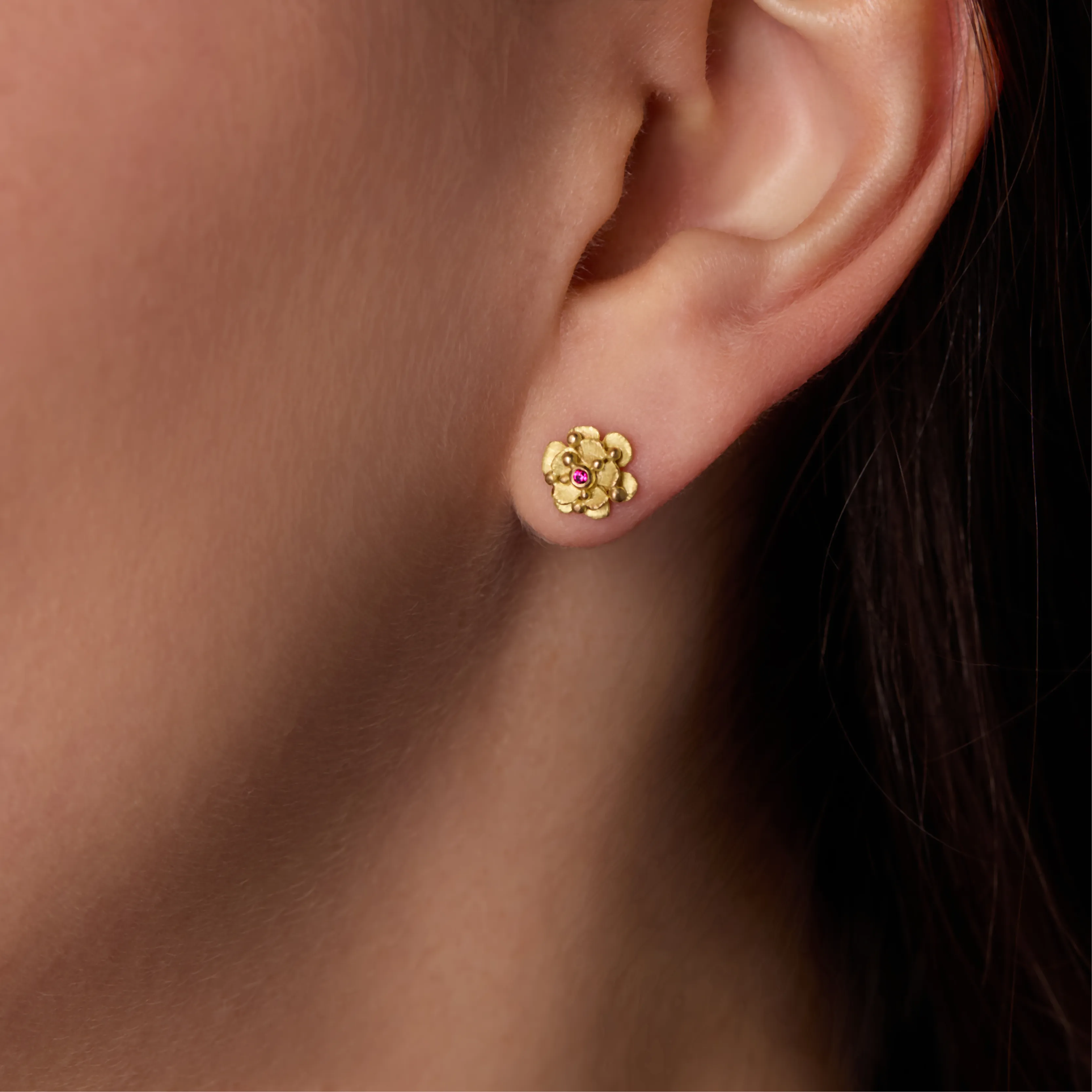 18k Gold Flower Stud Earrings