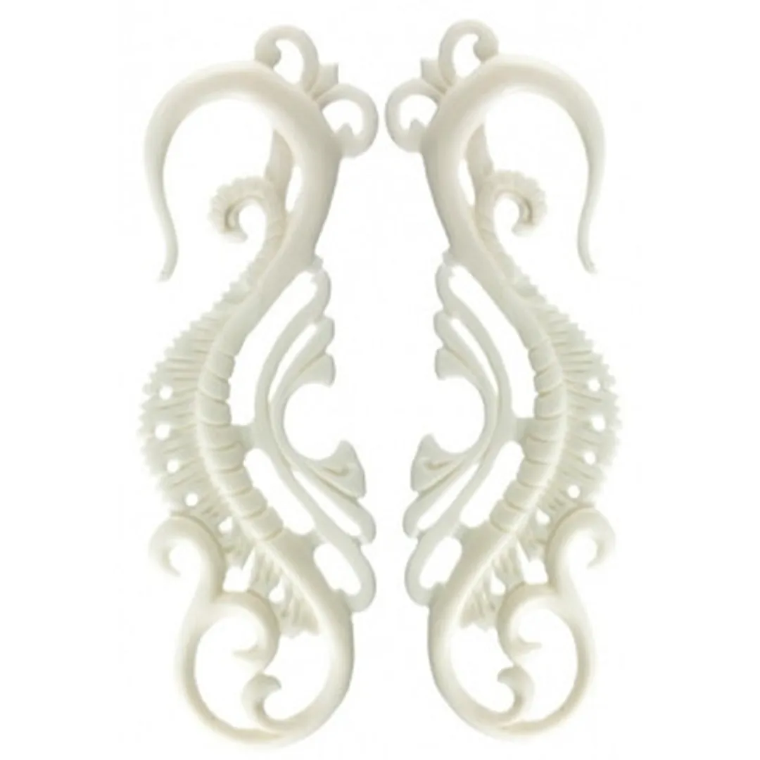 Kiss Me Earrings - Bone